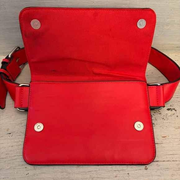 Forever 21 Red Faux Leather Waist Bag Fanny Pack Purse Good Condition - Picture 2 of 7